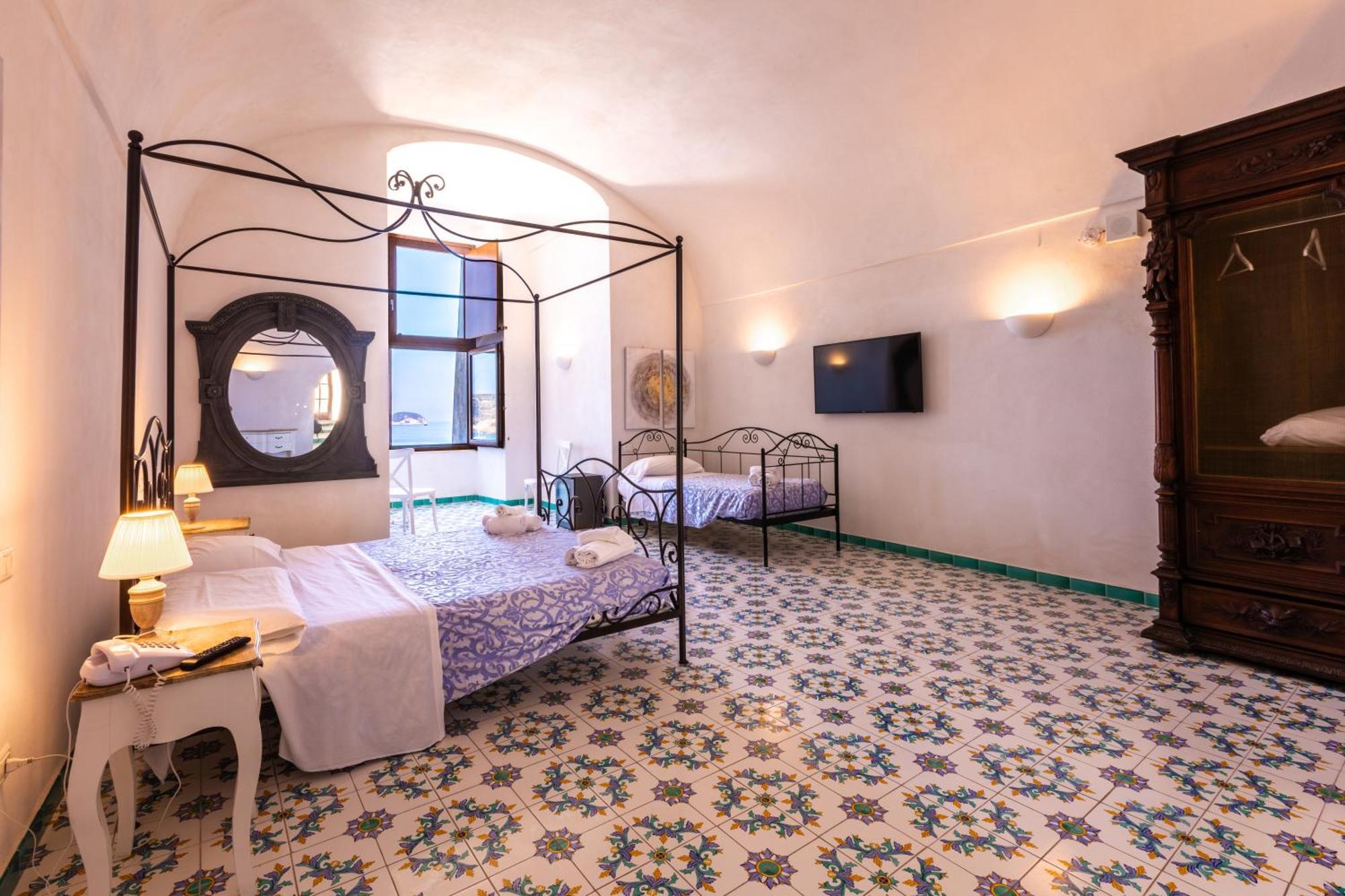 Hotel Torre Dei Borboni Πόντσα Εξωτερικό φωτογραφία