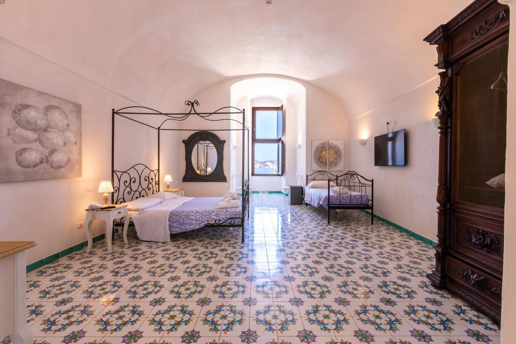 Hotel Torre Dei Borboni Πόντσα Εξωτερικό φωτογραφία