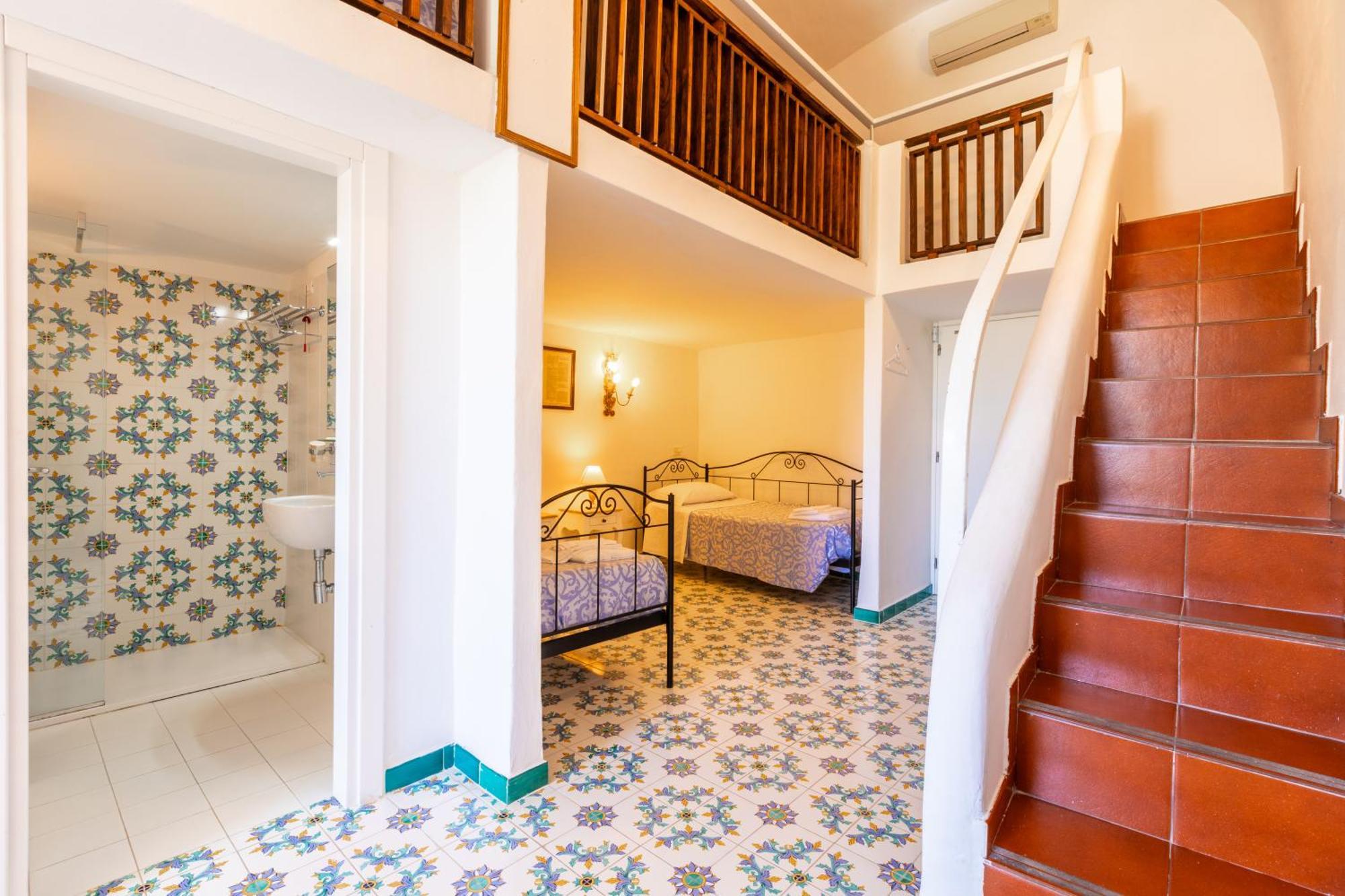 Hotel Torre Dei Borboni Πόντσα Εξωτερικό φωτογραφία